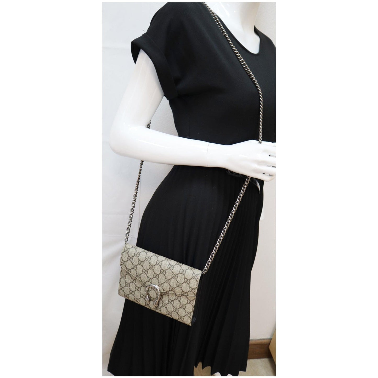 GUCCI Dionysus GG Supreme Crossbody Chain Wallet Beige 401231