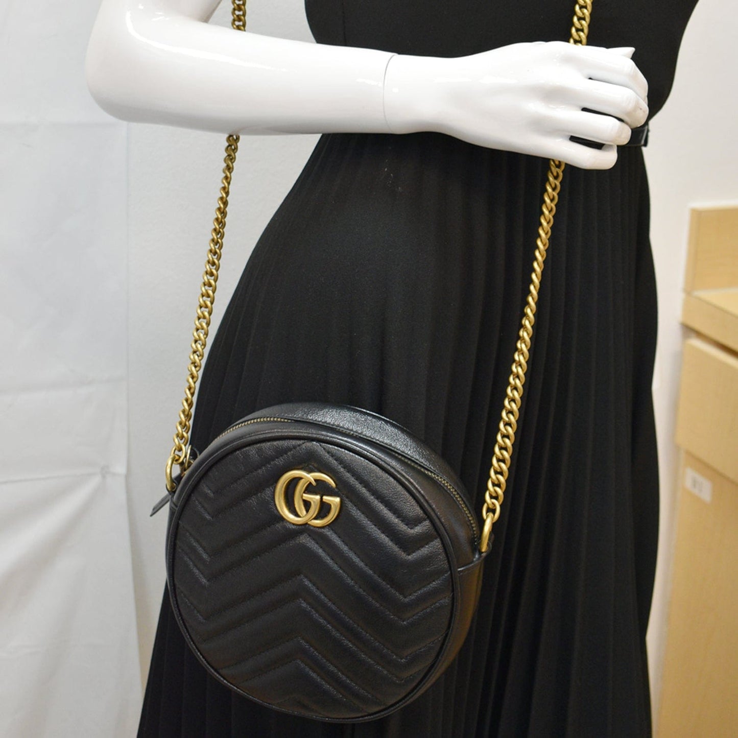 GUCCI GG Marmont Mini Round Leather Crossbody Bag Black 550154