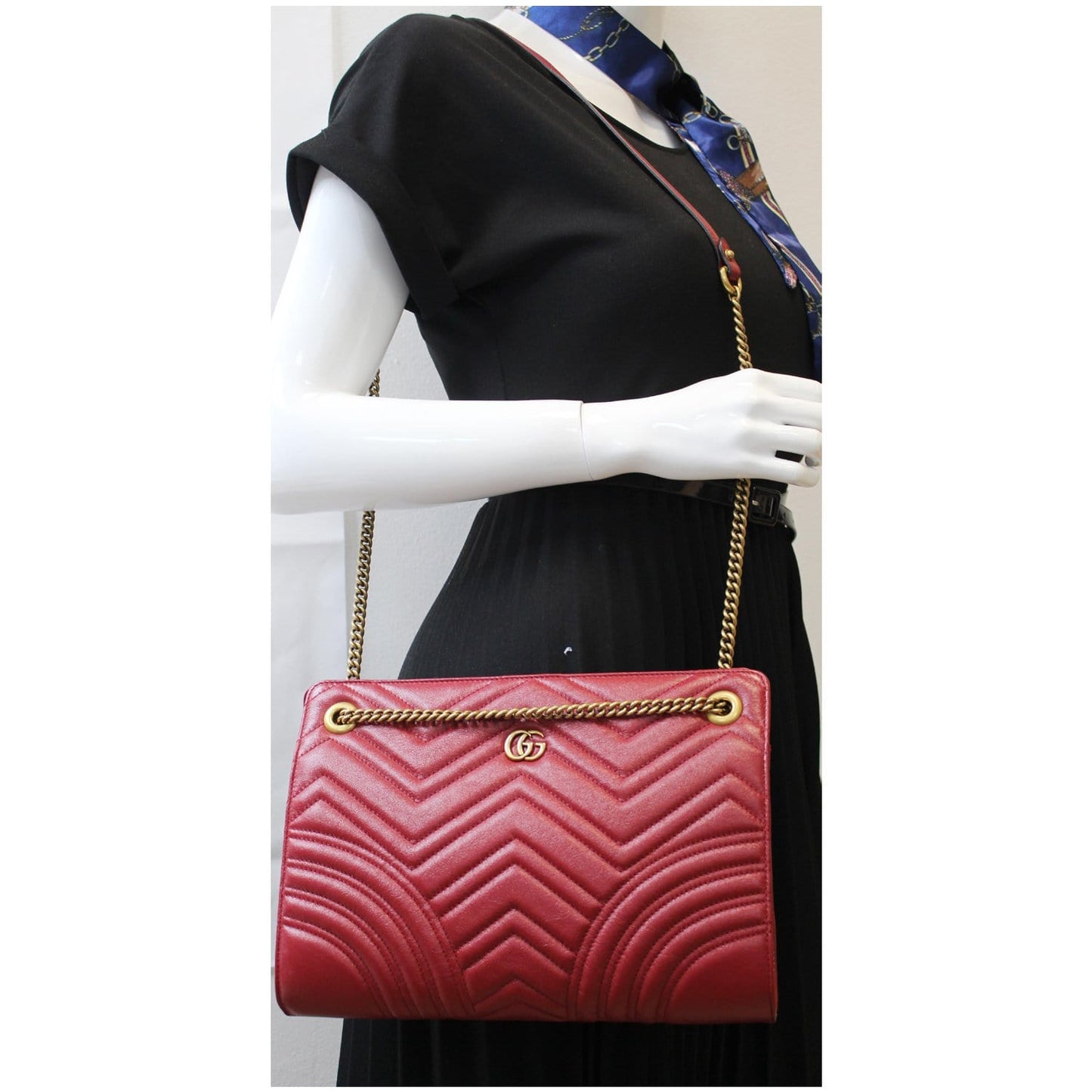 GUCCI GG Marmont Slim Calfskin Matelasse Shoulder Bag Cherry 524592