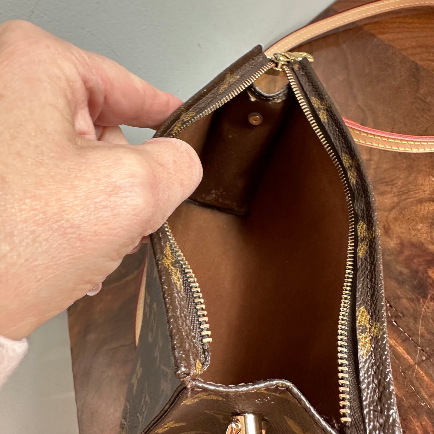 The Cygnet Crossbody -Orvis bags Monogram in Vachetta