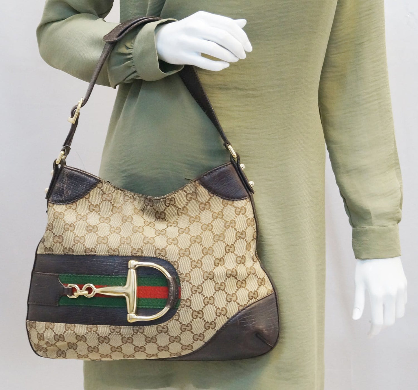 Gucci GG Canvas Beige Ebony Signature Hasler Horsebit Shoulder Bag