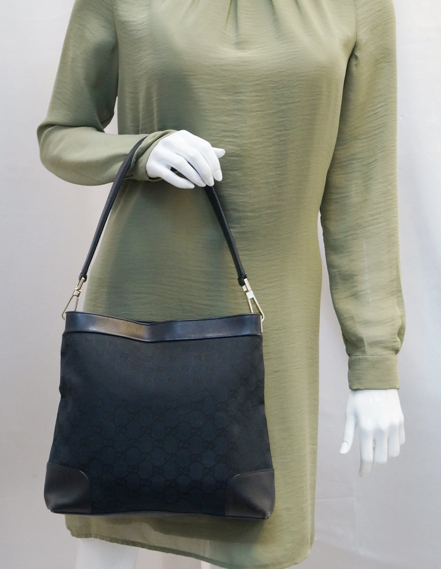 GUCCI GG Signature Monogram Black Leather Shoulder Bag