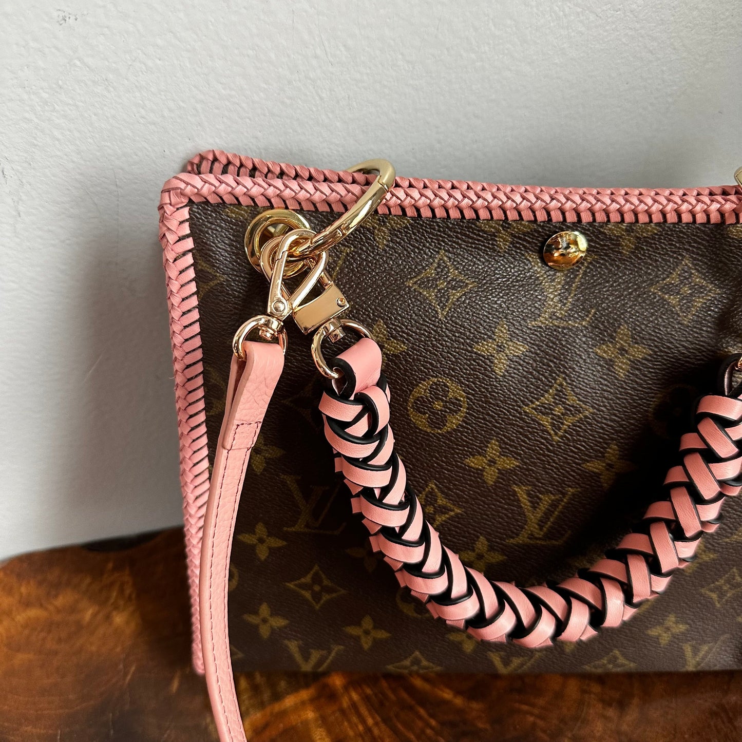The Swan Crossbody -Orvis bags Monogram in Pale Pink