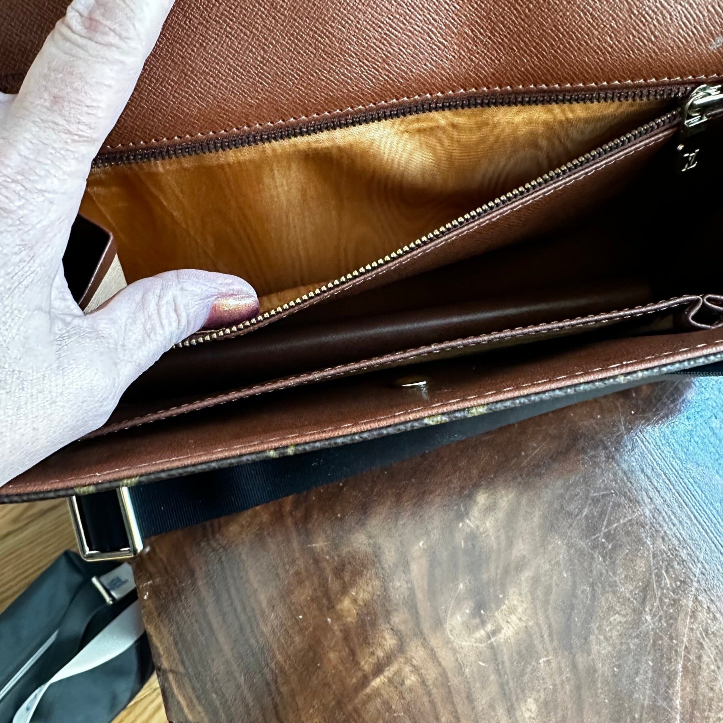 The Crane -Orvis bags Monogram LV Crossbody Bag in Black