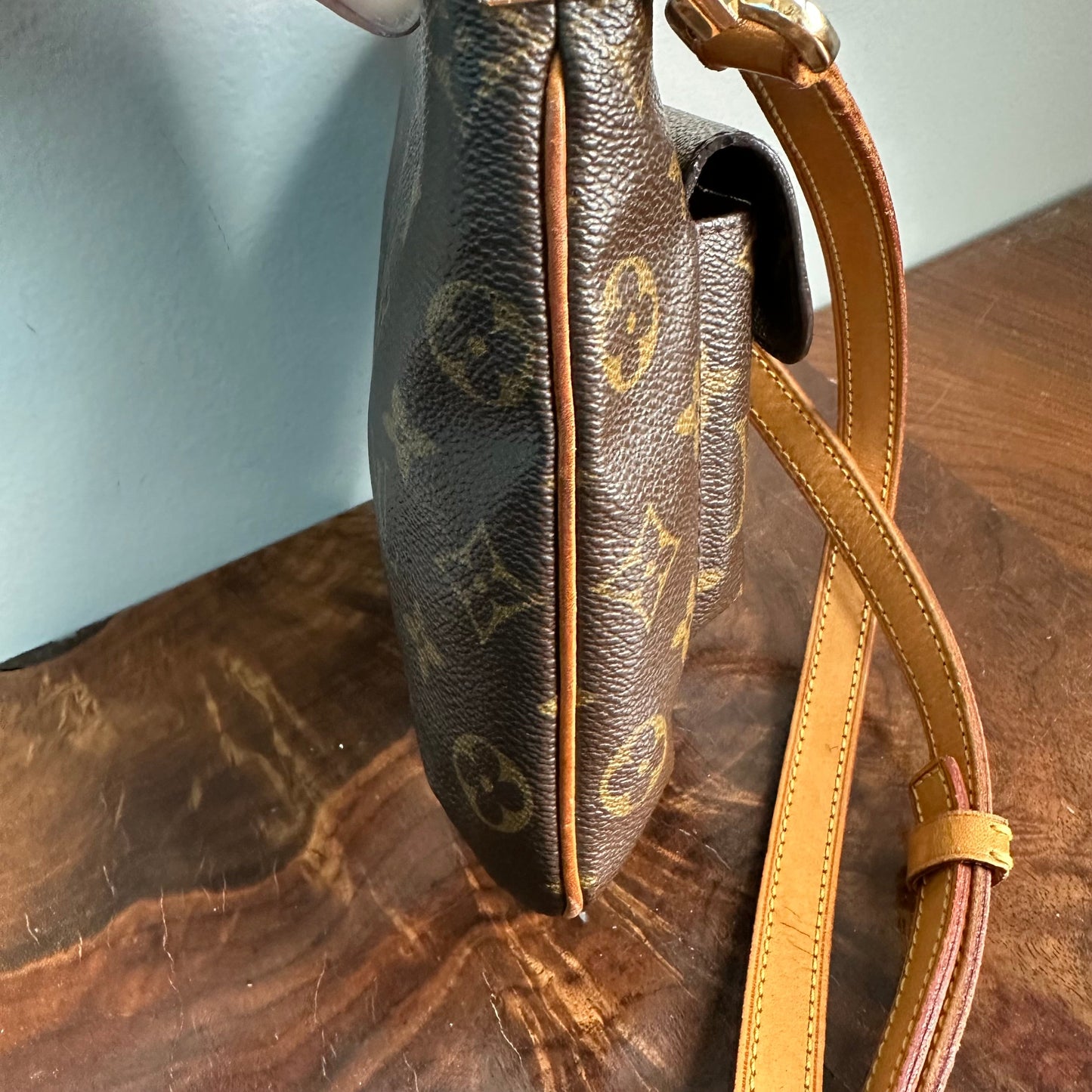 The Junco Crossbody -Orvis bags LV Monogram in Vachetta