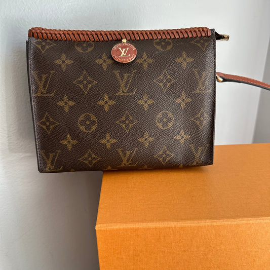 The Cygnet Crossbody -Orvis bags Monogram in Whiskey