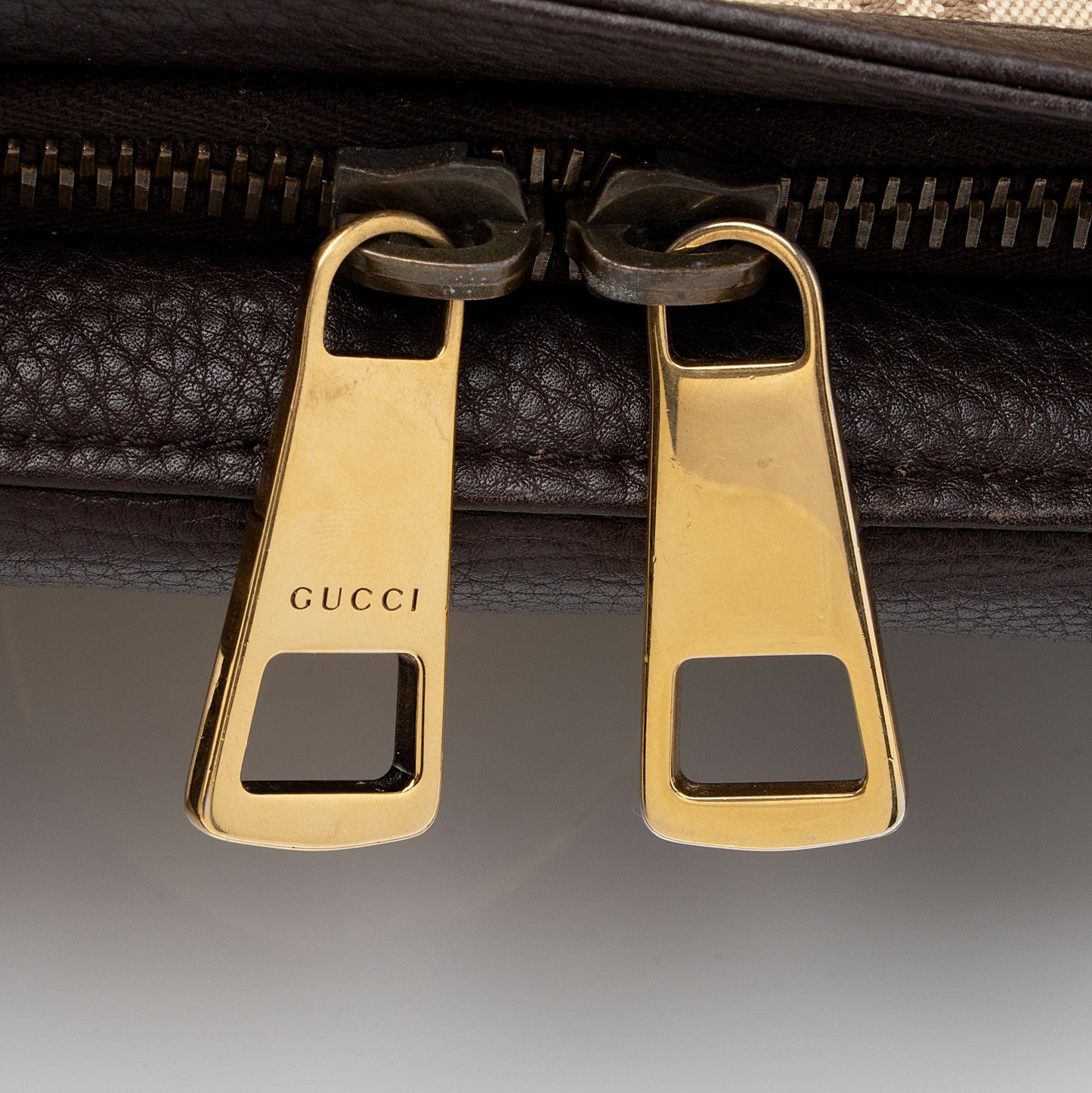 Gucci Diamante Canvas 1973 Medium Tote (SHF-uEOrw8)