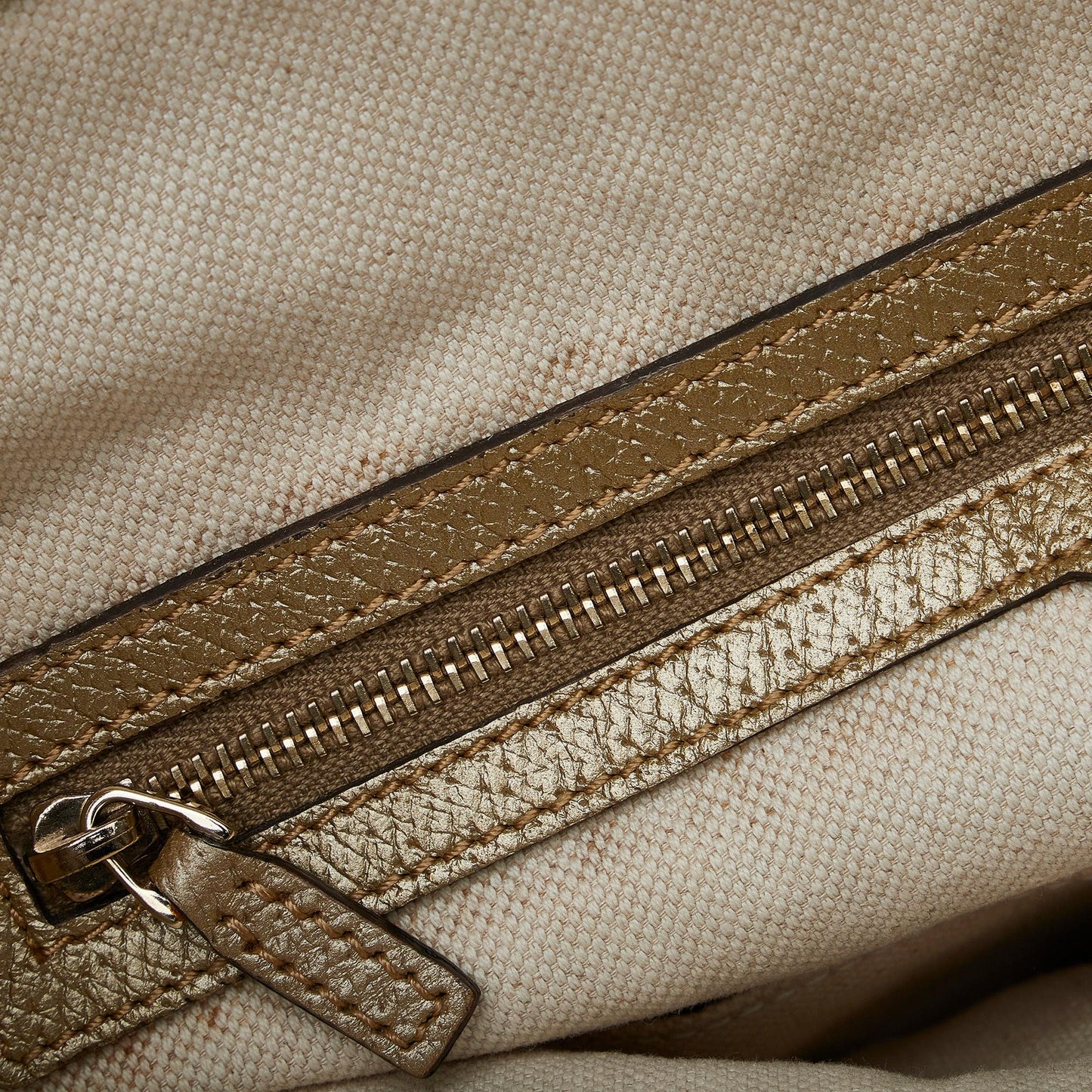 Gucci GG Canvas Bree (SHG-ZzTLns)