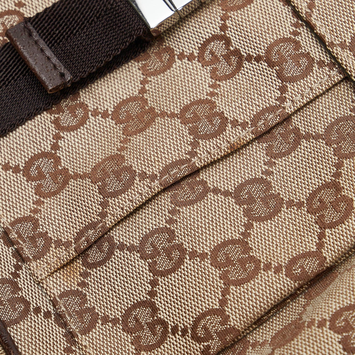 Gucci GG Canvas Crossbody (SHG-woM325)