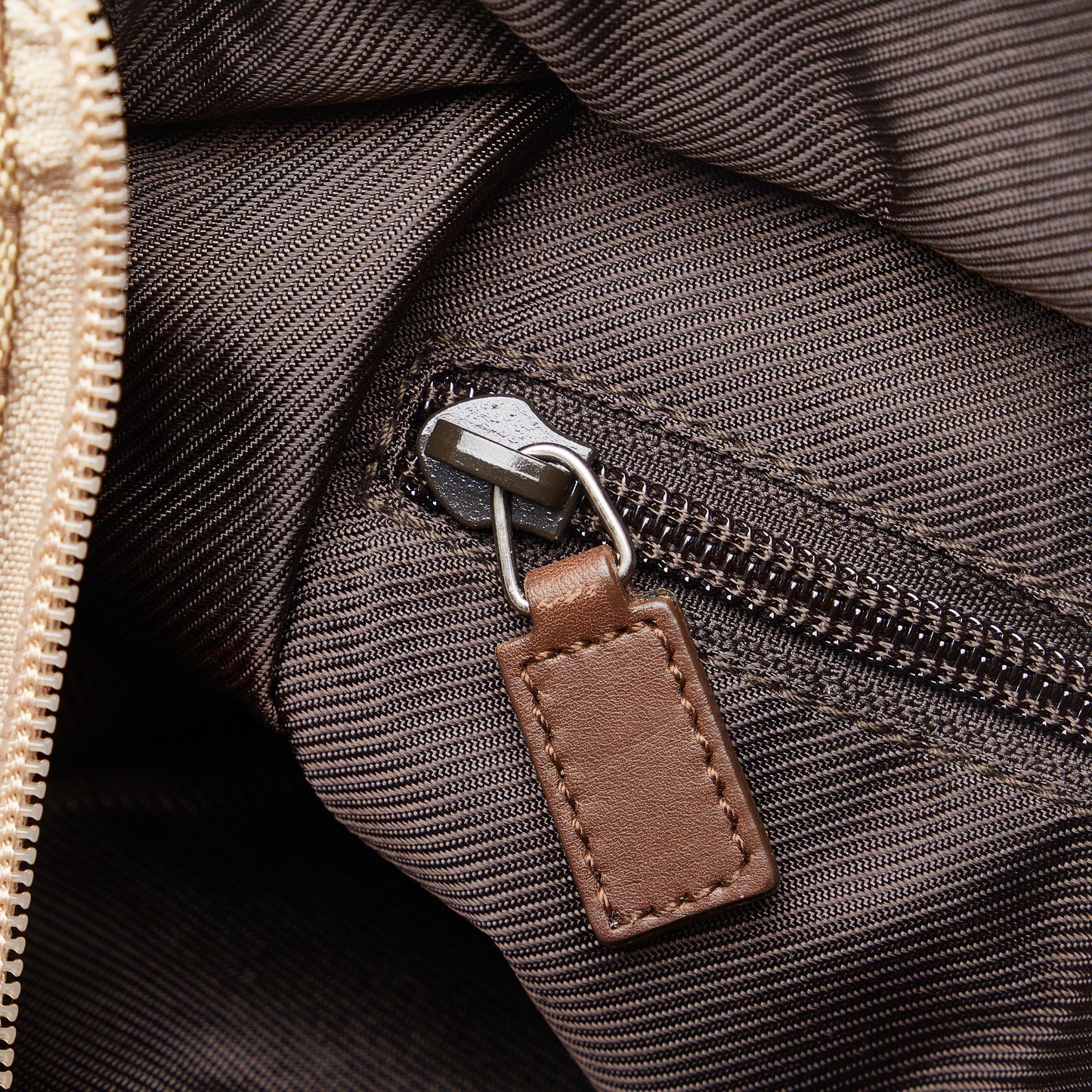 Gucci GG Canvas Handbag (SHG-El853x)