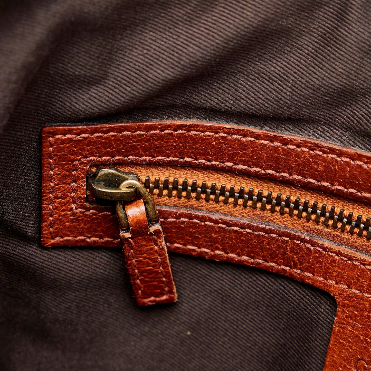 Gucci GG Canvas Nailhead Crossbody (SHG-mLGXan)