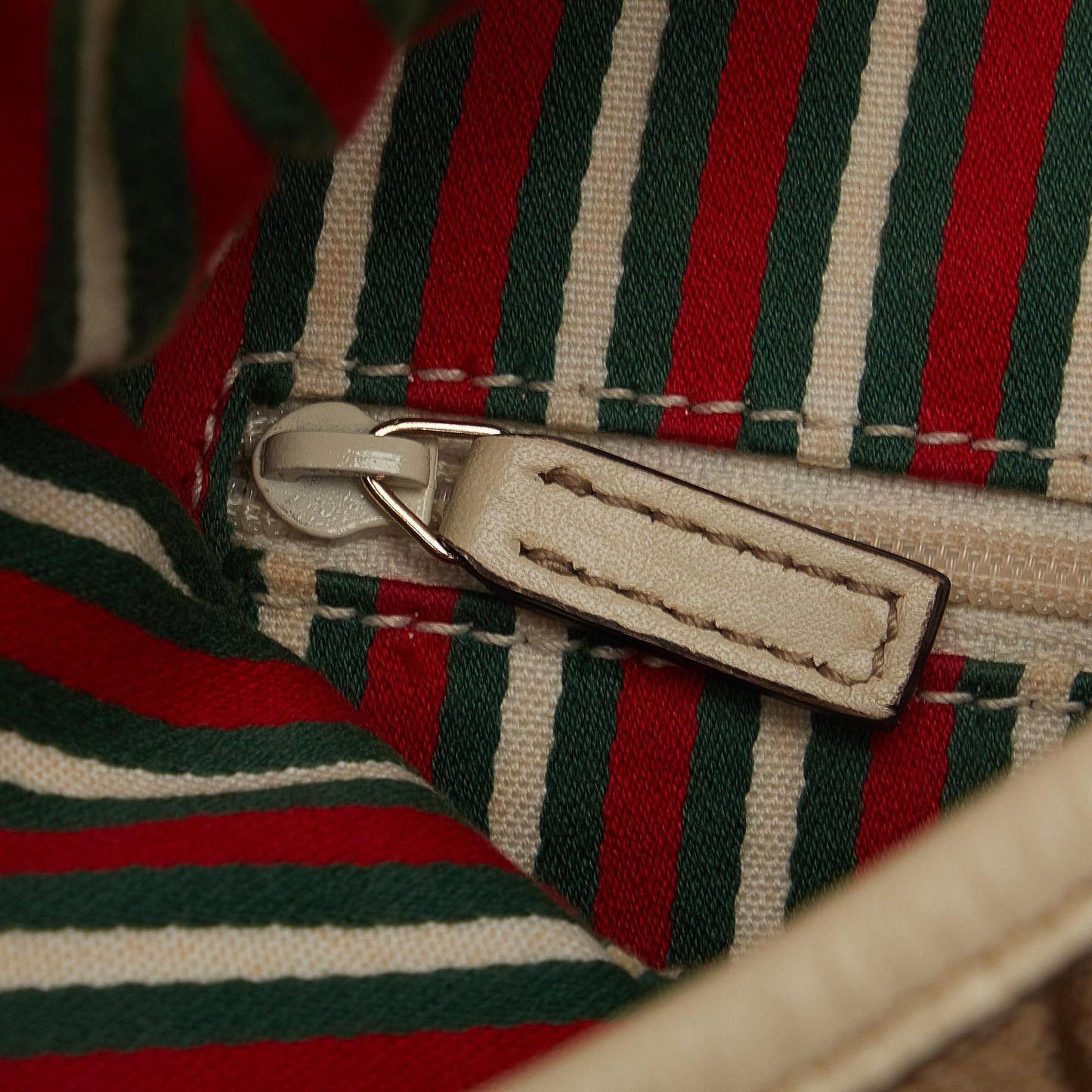 Gucci GG Canvas New Britt Hobo (SHG-SMOcBX)