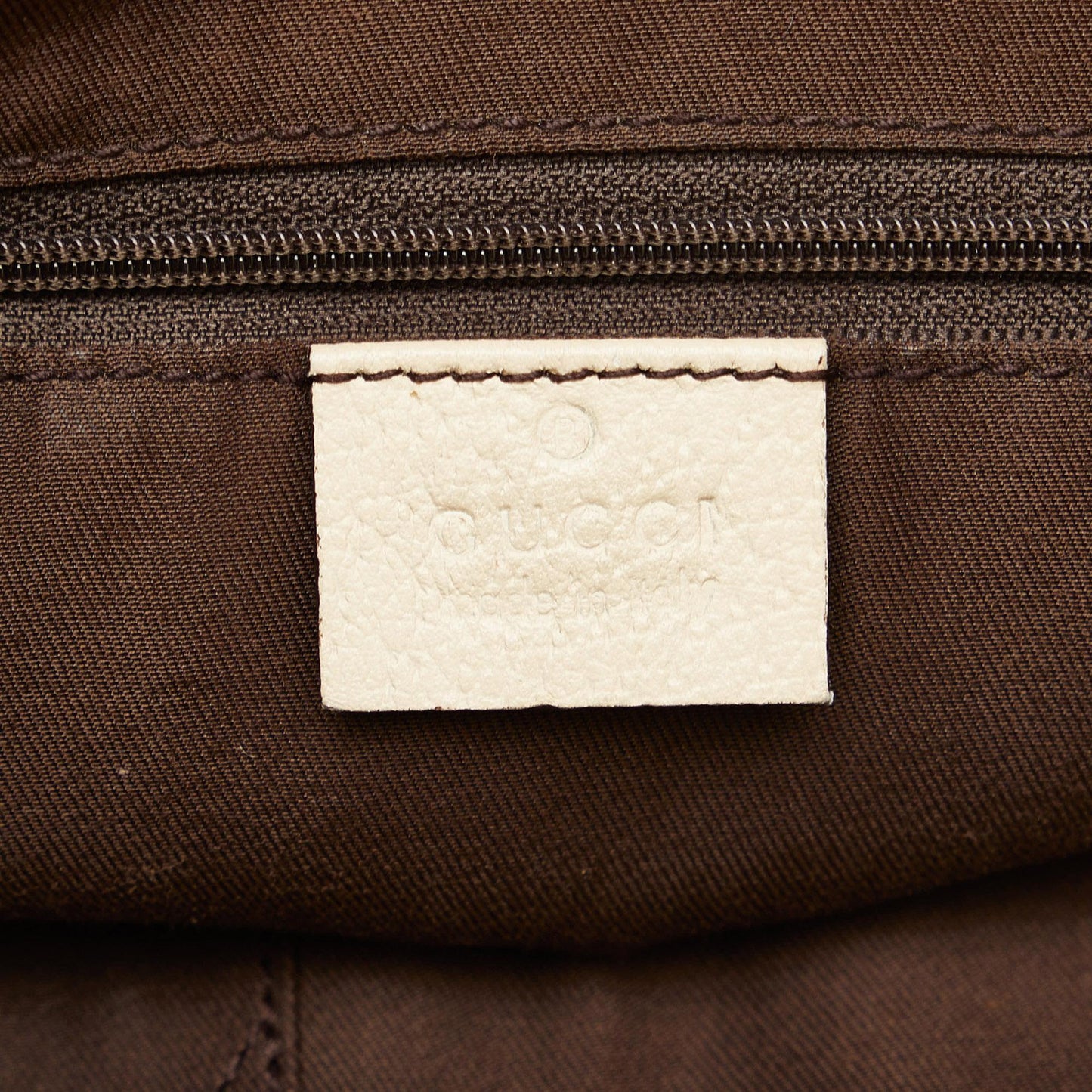 Gucci GG Canvas Pelham Shoulder Bag (SHG-JSlUEo)
