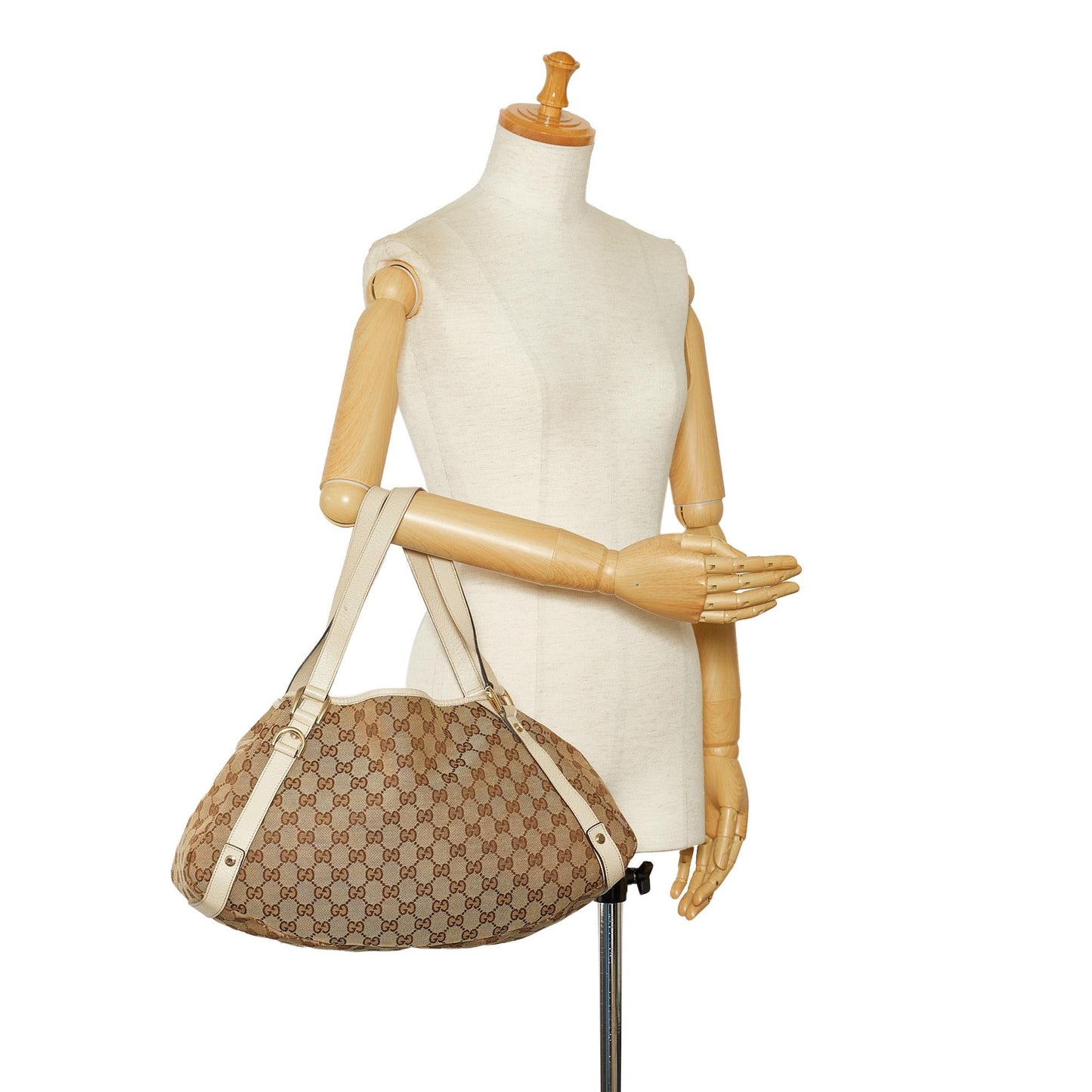 Gucci GG Canvas Pelham Shoulder Bag (SHG-JSlUEo)
