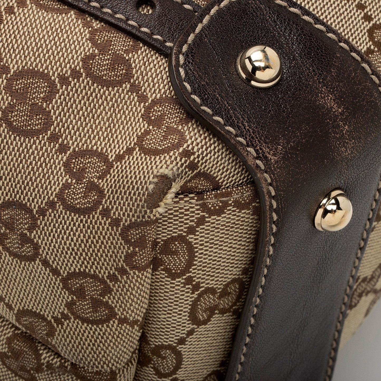 Gucci GG Canvas Pelham Small Shoulder Bag (SHF-HW7KzX)