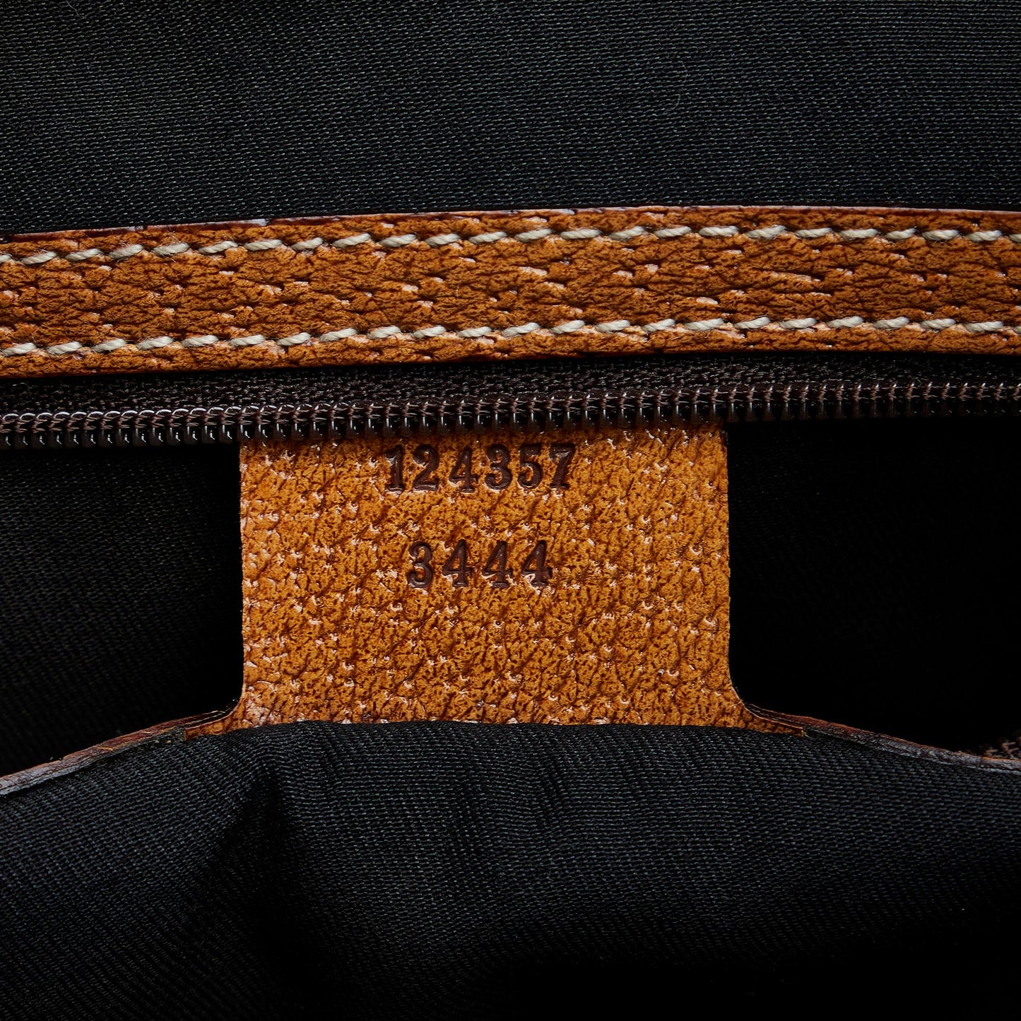 Gucci GG Canvas Shoulder Bag (SHG-hIEcEn)