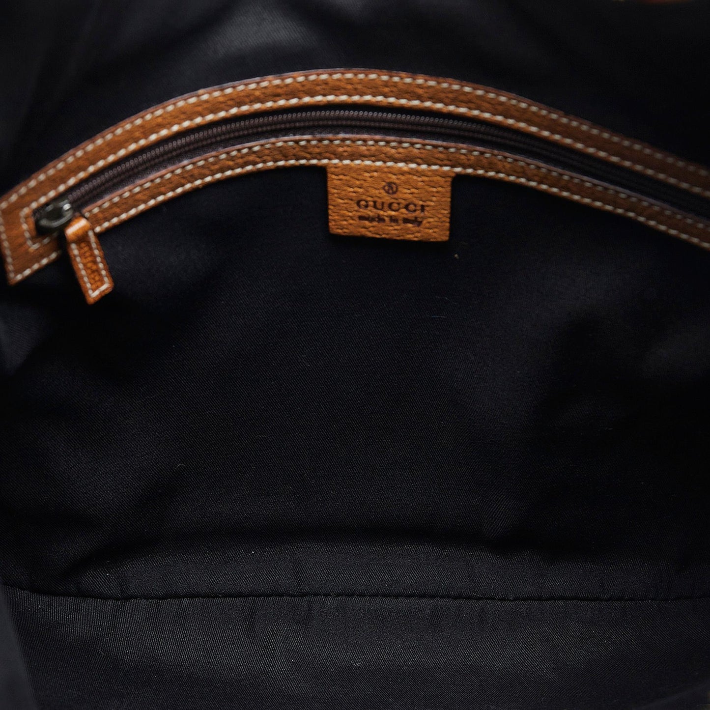 Gucci GG Canvas Shoulder Bag (SHG-hIEcEn)