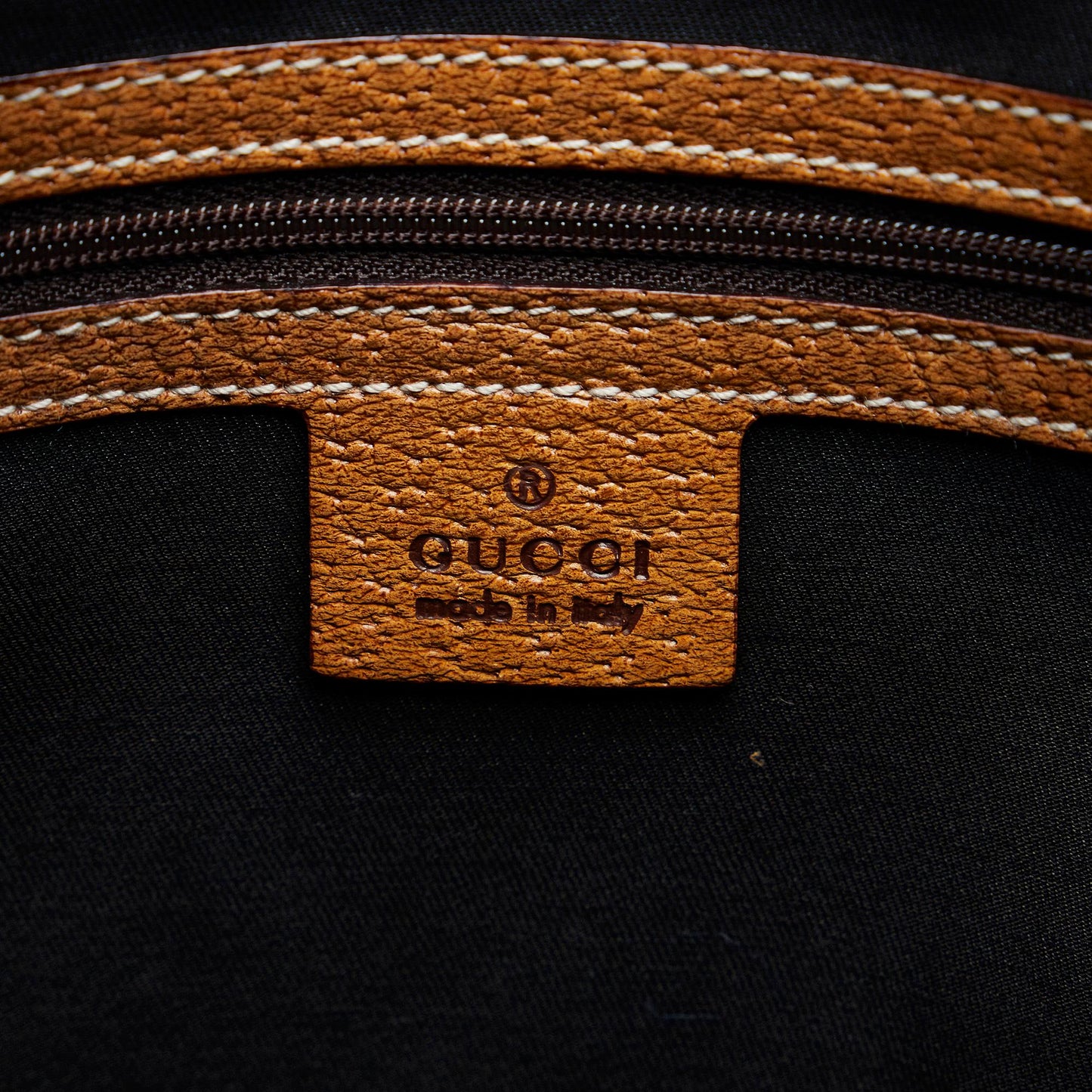 Gucci GG Canvas Shoulder Bag (SHG-hIEcEn)