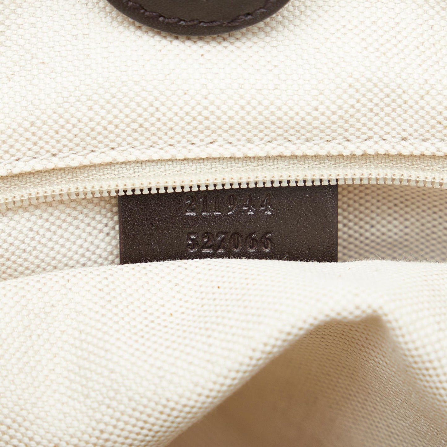 Gucci GG Canvas Sukey Tote (SHG-NFCUWy)