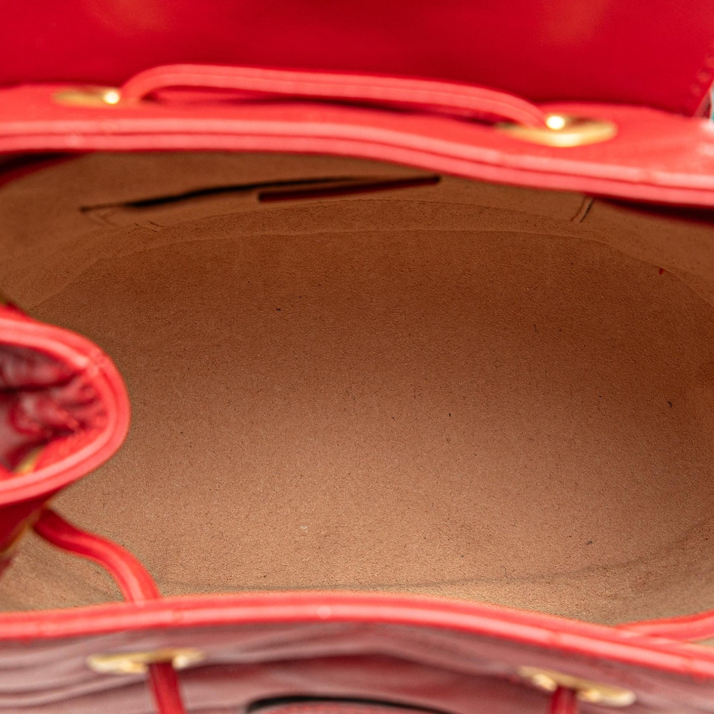 Gucci GG Marmont Matelasse Backpack (SHG-pGGoby)