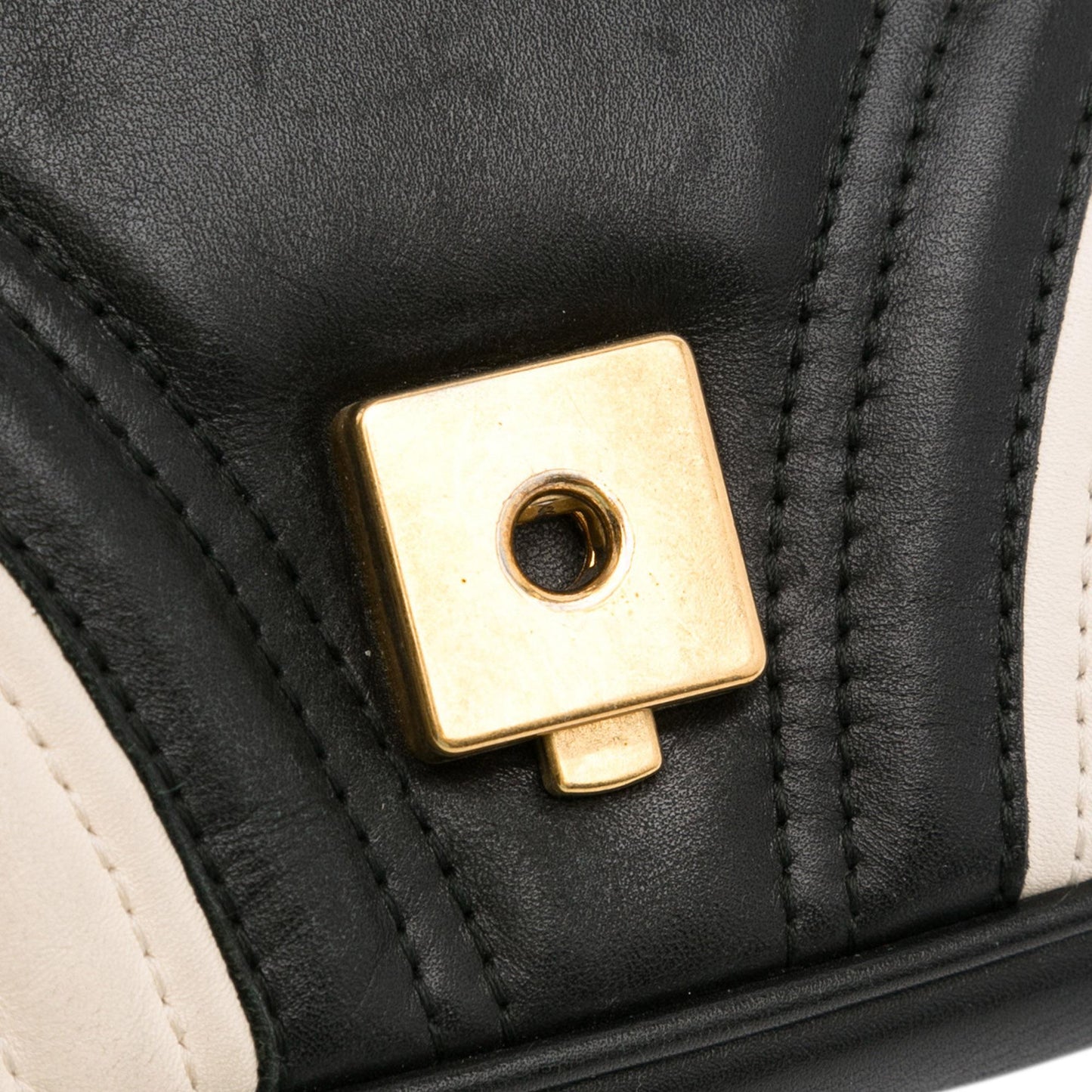 Gucci GG Marmont Matelasse Crossbody (SHG-pi1OVd)