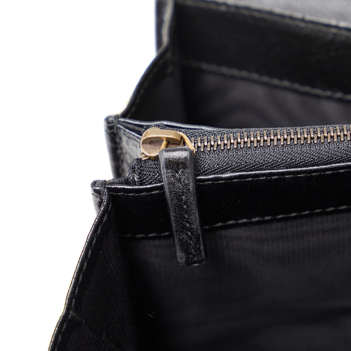 Gucci GG Marmont Torchon Wallet on Chain (SHG-uxeDm4)