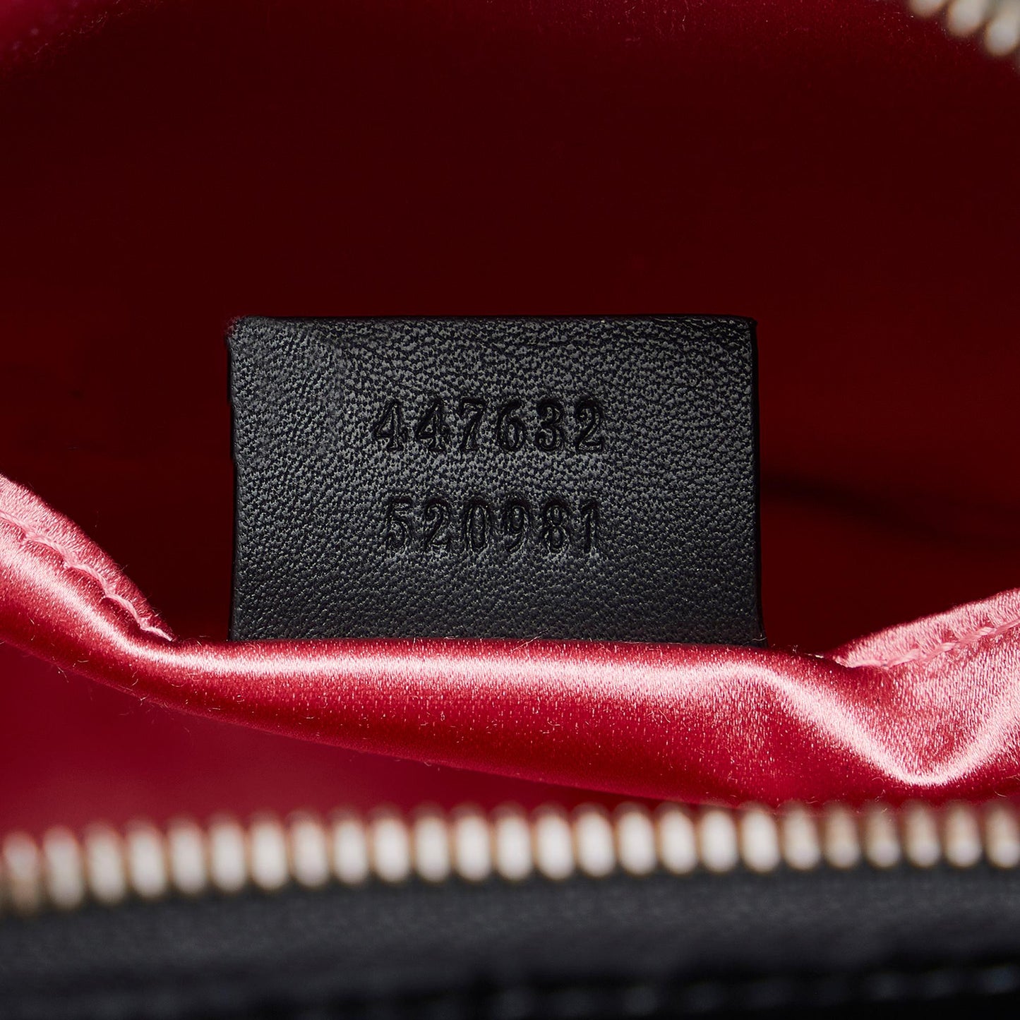 Gucci GG Marmont Velvet Crossbody (SHG-XEPO6u)