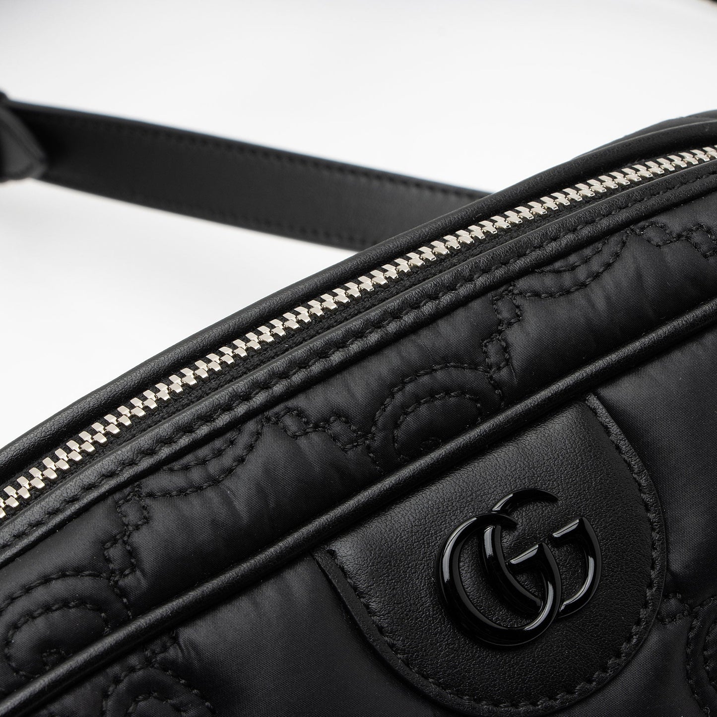 Gucci GG Matelasse Small Shoulder Bag (SHF-lqqc7w)