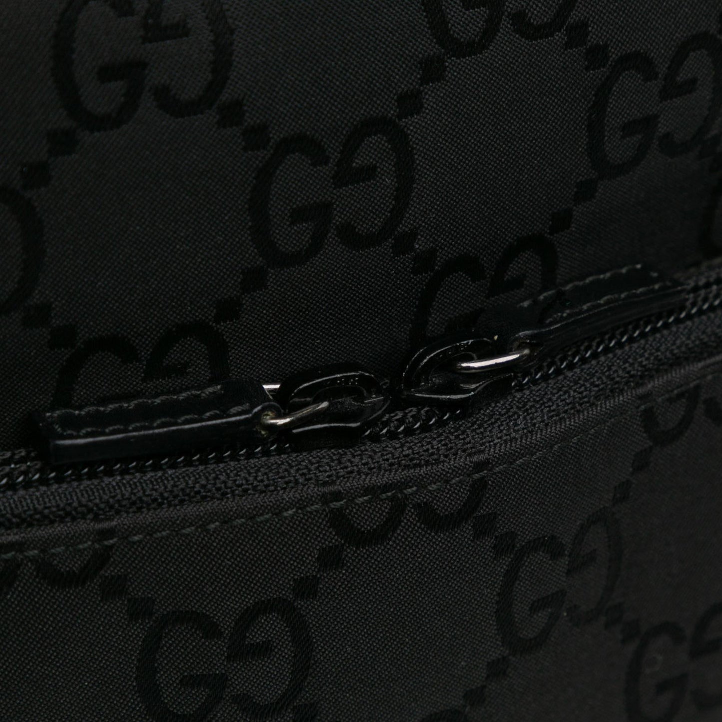 Gucci GG Nylon Crossbody (SHG-ScDtKo)