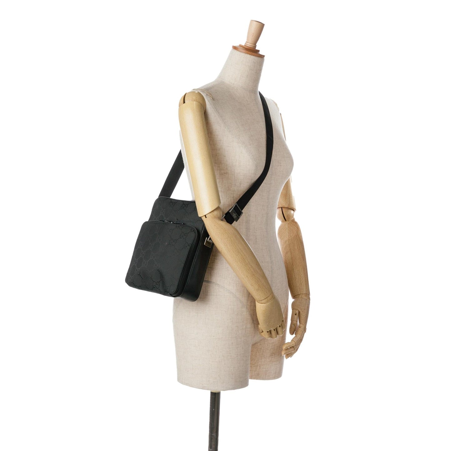 Gucci GG Nylon Crossbody (SHG-ScDtKo)