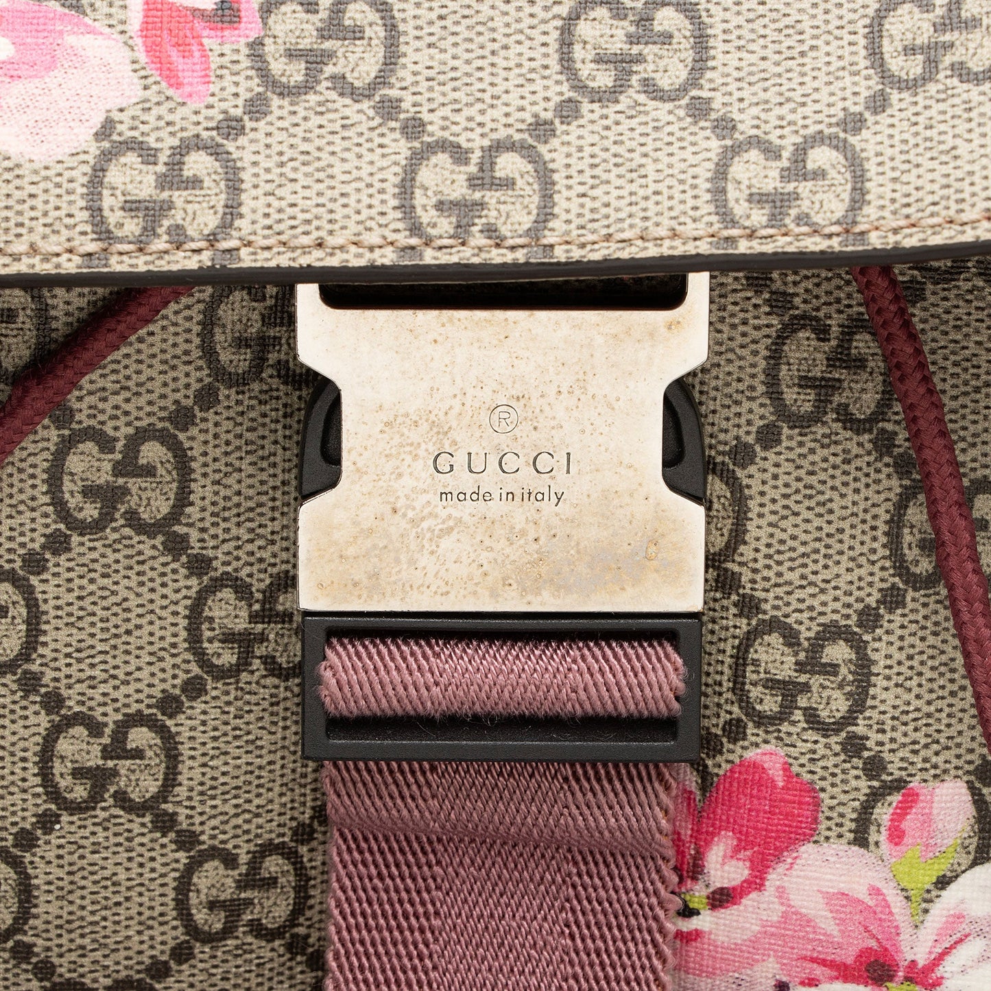 Gucci GG Supreme Blooms Medium Backpack (SHF-G2tOOE)