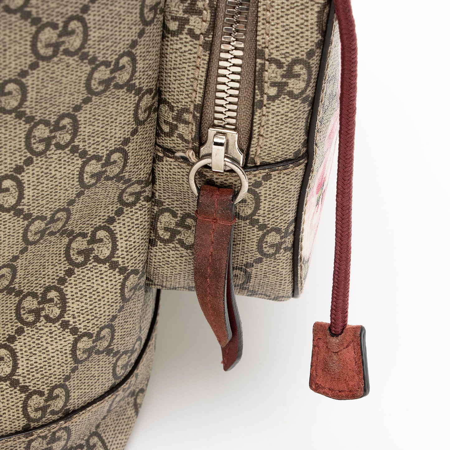 Gucci GG Supreme Blooms Medium Backpack (SHF-G2tOOE)