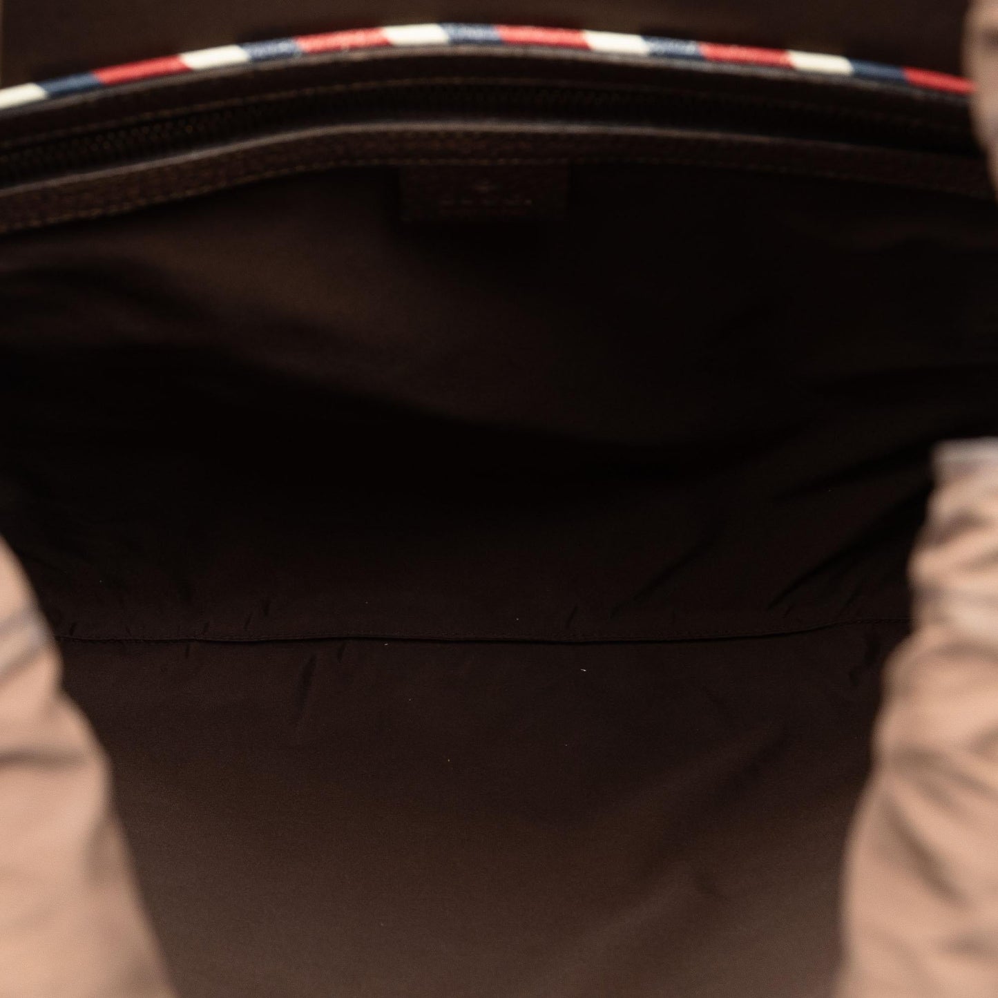 Gucci GG Supreme Courrier Drawstring Backpack (SHG-qBcRPL)