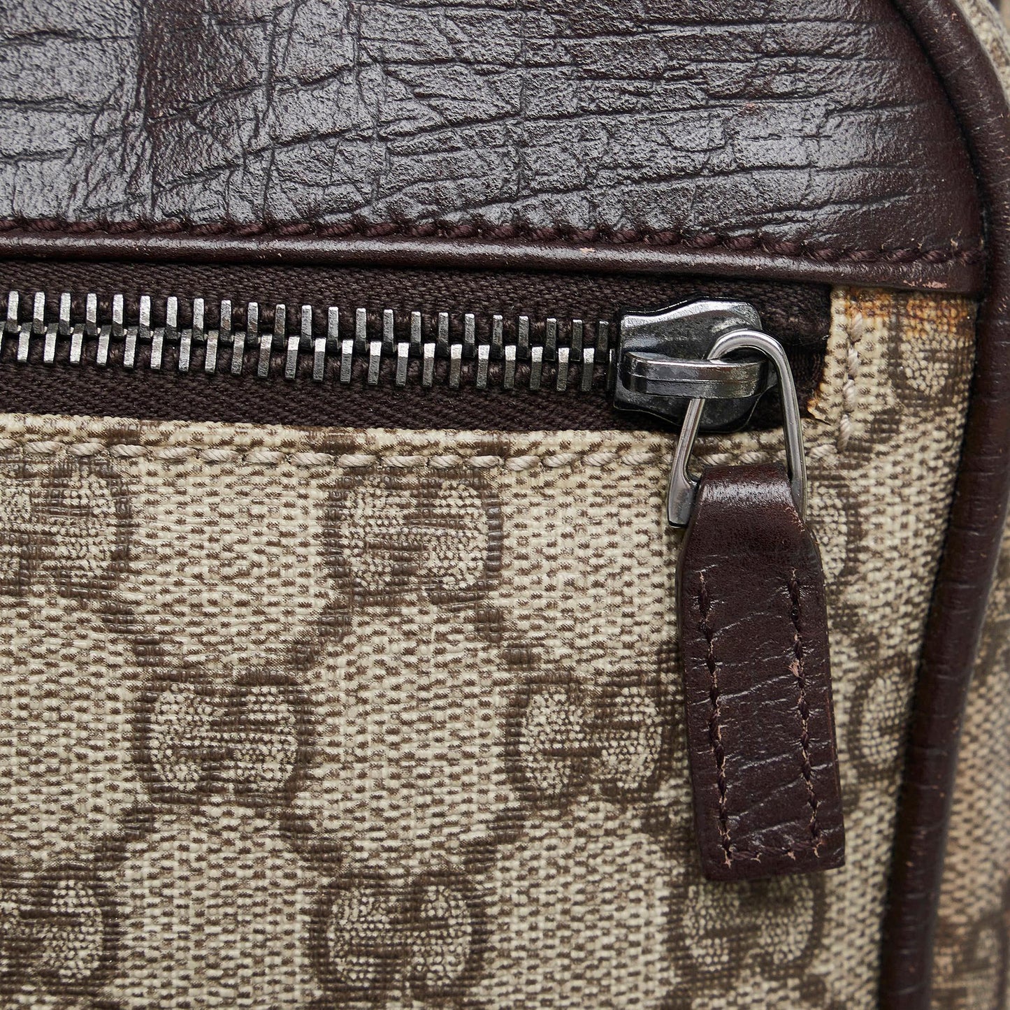 Gucci GG Supreme Crossbody Bag (SHG-c3Wr8A)