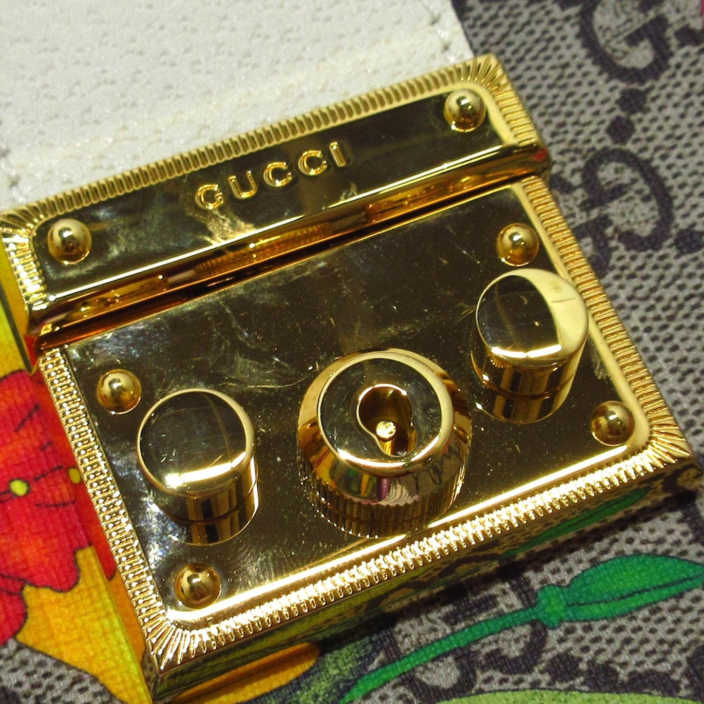 Gucci GG Supreme Flora Padlock Shoulder Bag (SHG-9mmWKN)