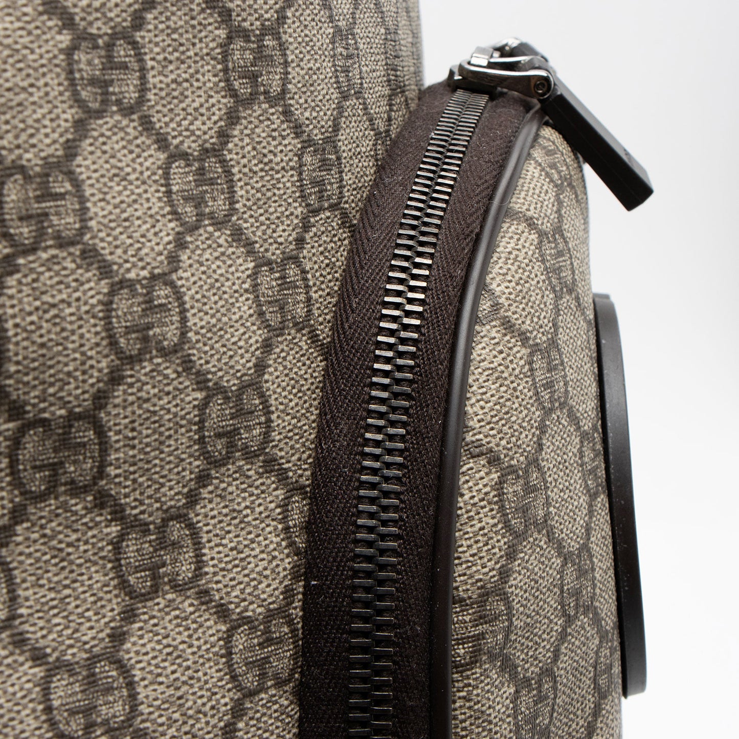 Gucci GG Supreme Interlocking G Medium Backpack (SHF-QiGfpu)