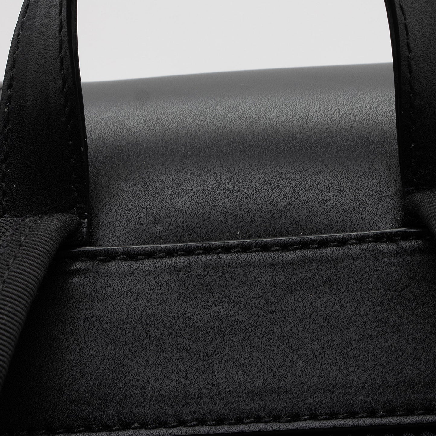 Gucci GG Supreme Medium Flap Backpack (SHF-FgH5FO)