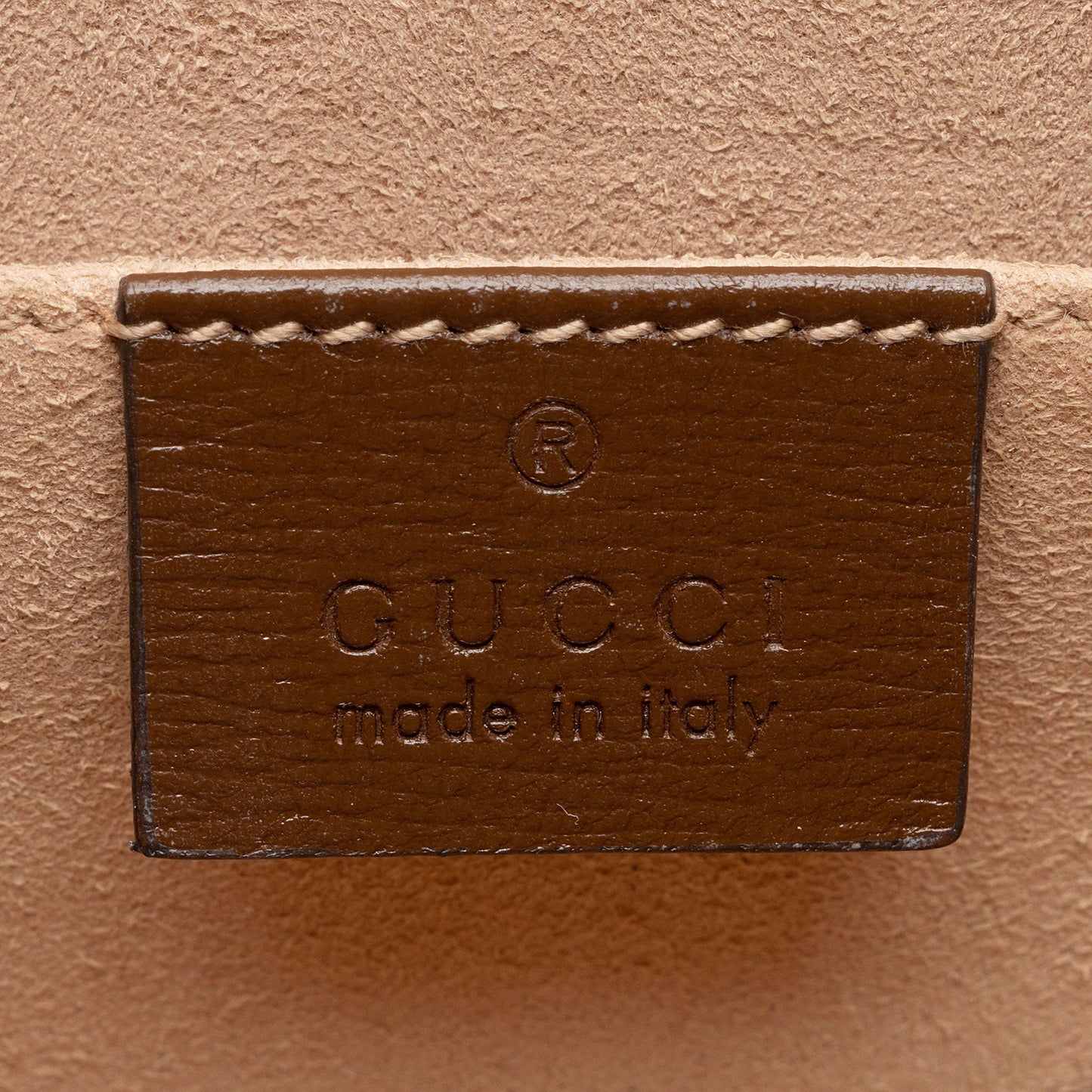 Gucci GG Supreme Script Logo Heart Crossbody (SHF-khREaw)
