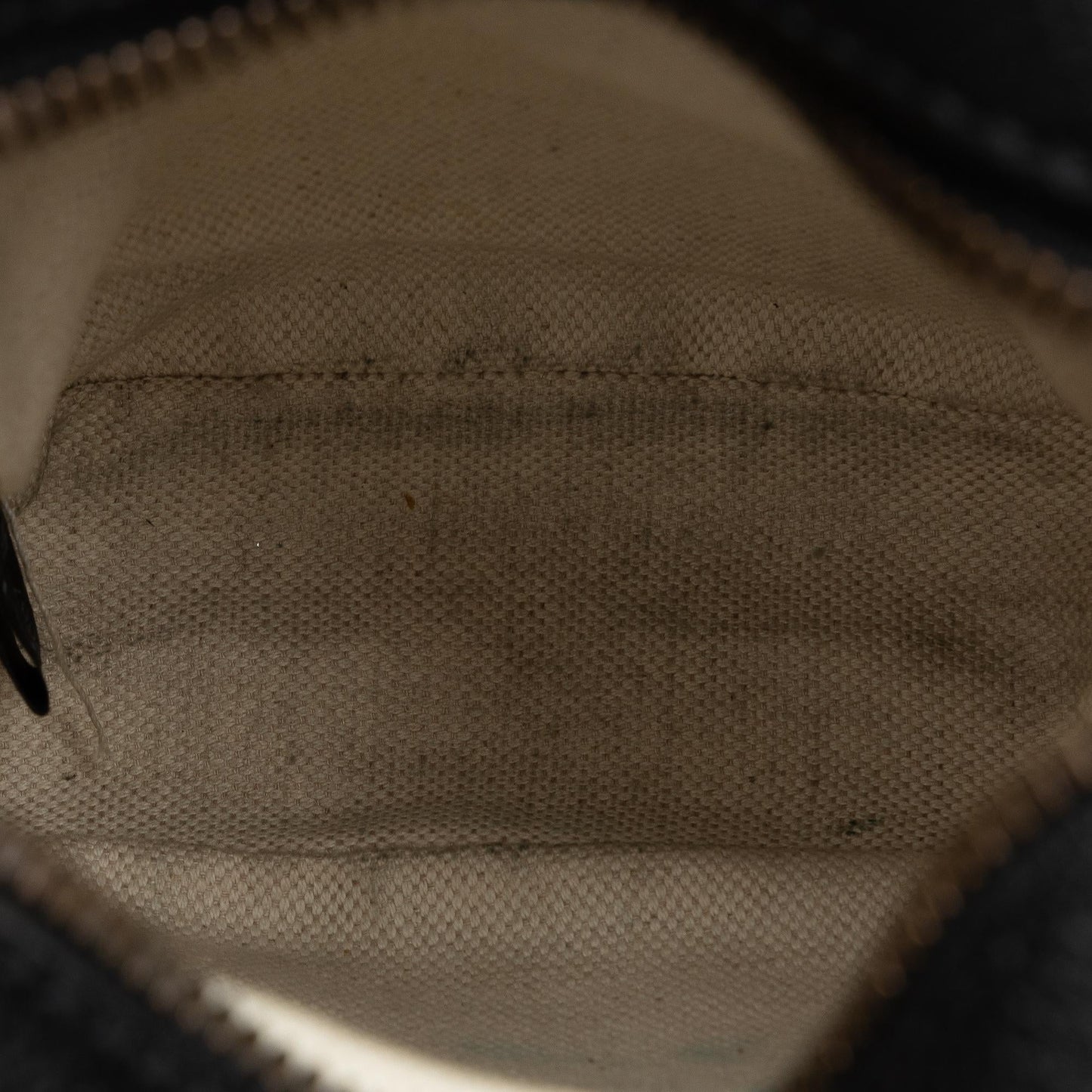 Gucci Gucci Logo Crossbody (SHG-OUEEjJ)