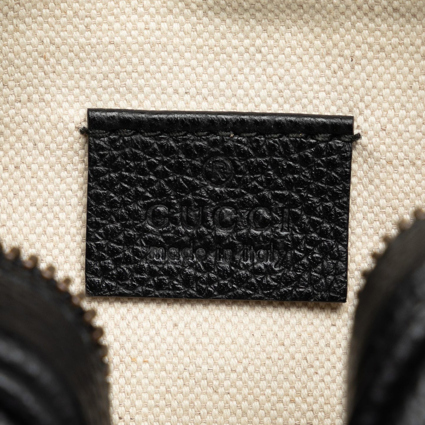 Gucci Gucci Logo Crossbody (SHG-OUEEjJ)