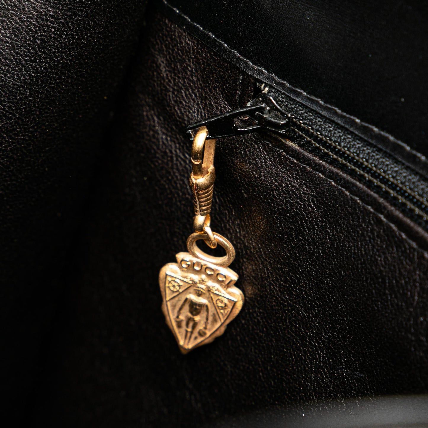 Gucci Leather 1973 Stirrup Handbag (SHG-Jxcegh)