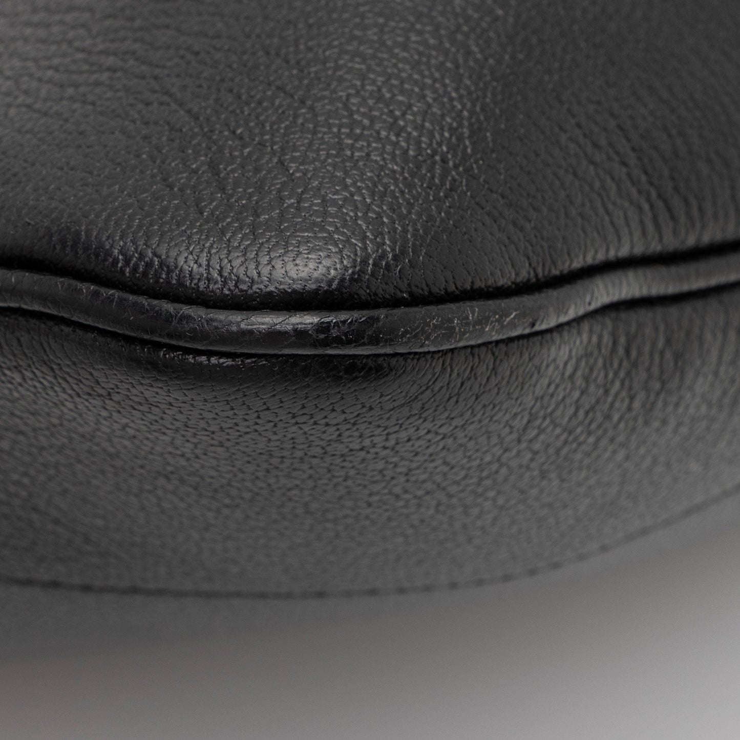 Gucci Leather Aphrodite Medium Shoulder Bag (SHF-yD5Aj9)