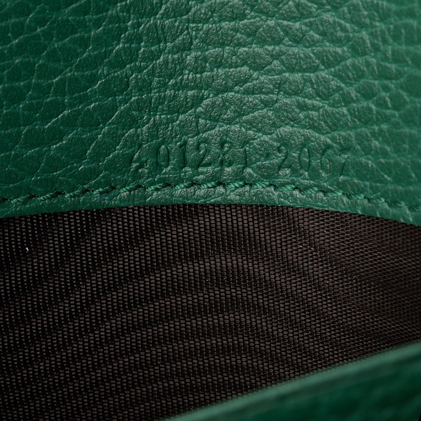 Gucci Leather Crystal Dionysus Chain Wallet (SHF-roOomv)