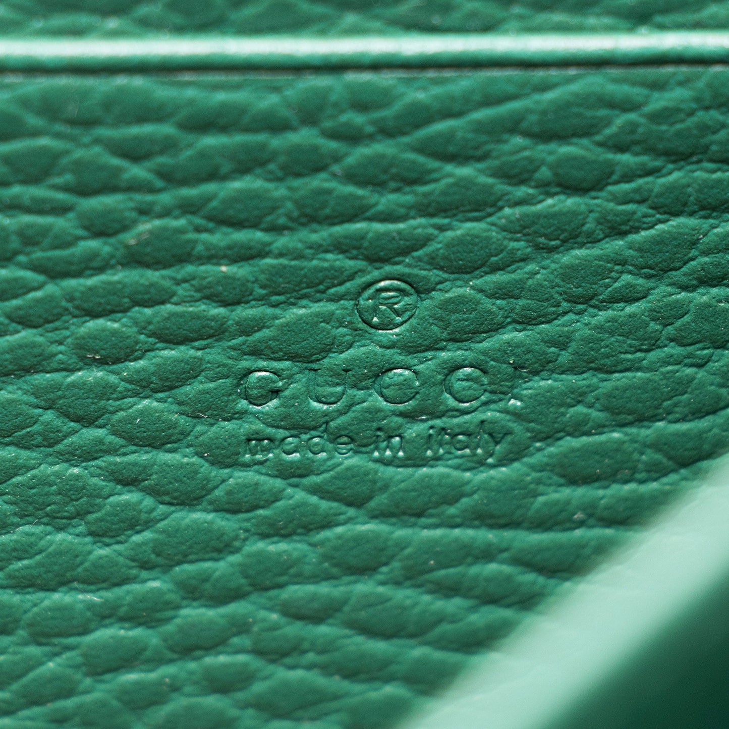 Gucci Leather Crystal Dionysus Chain Wallet (SHF-roOomv)