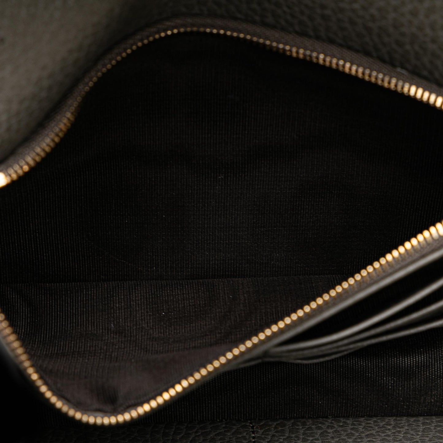 Gucci Leather Interlocking G Dollar Wallet on Chain (SHG-hAQbC2)