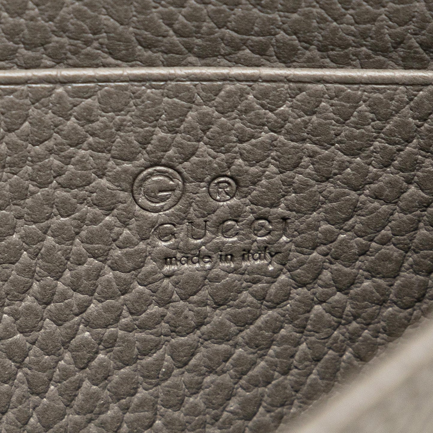 Gucci Leather Interlocking G Dollar Wallet on Chain (SHG-hAQbC2)