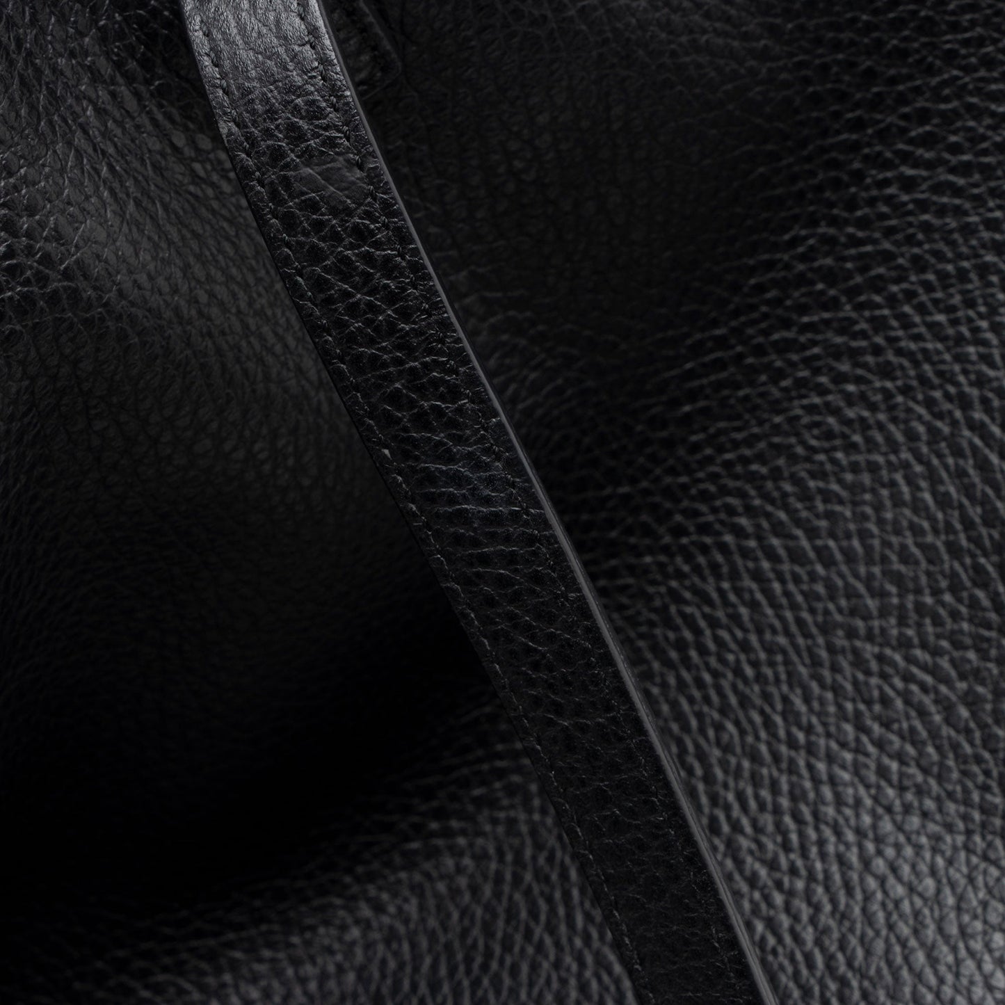 Gucci Leather Large Tassel Tote (SHF-Z7HCLB)