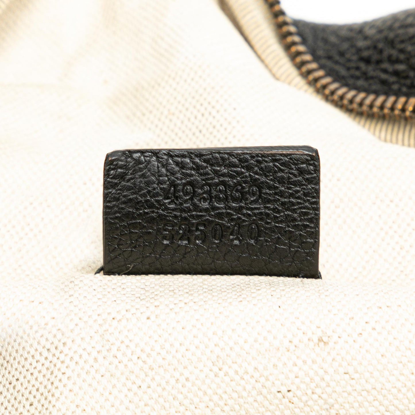 Gucci Leather Logo Belt Bag (SHG-b7wjHw)