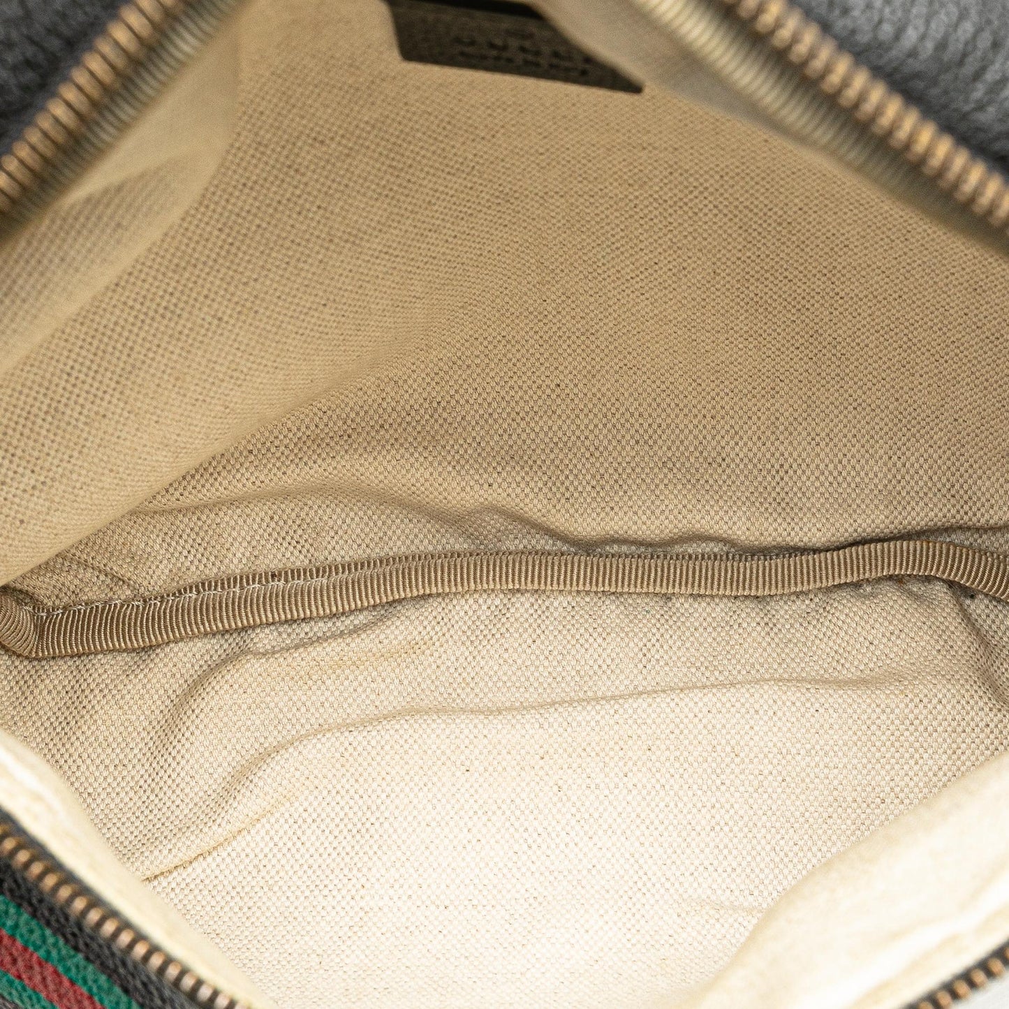 Gucci Leather Logo Belt Bag (SHG-kNsWmz)