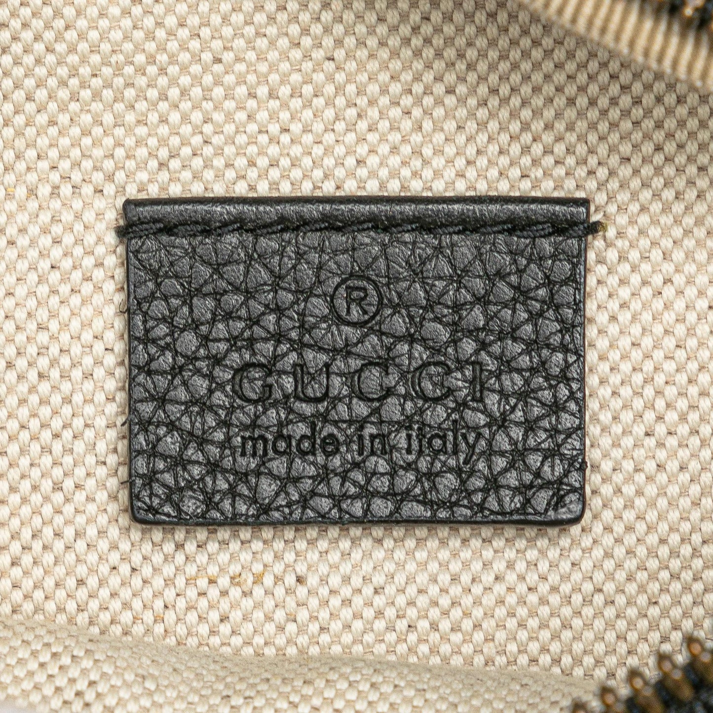 Gucci Leather Logo Belt Bag (SHG-CAi1Uq)